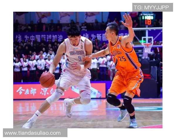 上海篮球队在邀请赛中以88分稳居积分榜首位,展现强劲实力 上海篮球队在邀请赛中以88分稳居积分榜首位,展现强劲实力