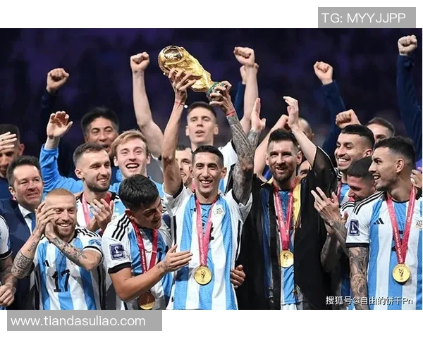 39岁足球明星依然闪耀赛场展现不凡实力与激情 39岁足球明星依然闪耀赛场展现不凡实力与激情