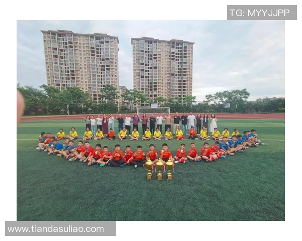 女朋友与足球明星的浪漫赛季在绿茵场上的爱与梦想交织 女朋友与足球明星的浪漫赛季在绿茵场上的爱与梦想交织