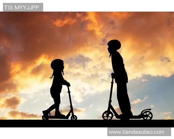 夕阳足球的温暖时光与青春回忆交织的美丽瞬间 夕阳足球的温暖时光与青春回忆交织的美丽瞬间