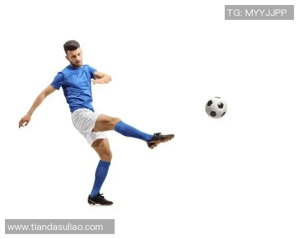 头部踢足球技巧解析及常见误区分享助你提升球技 头部踢足球技巧解析及常见误区分享助你提升球技