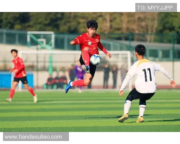 南宫足球:激情与梦想交织的绿茵场上演绎青春的无限可能 南宫足球:激情与梦想交织的绿茵场上演绎青春的无限可能