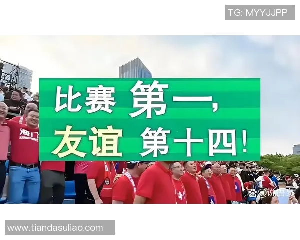 红白色足球的魅力与激情探讨：如何在运动中感受团队精神与友谊的力量