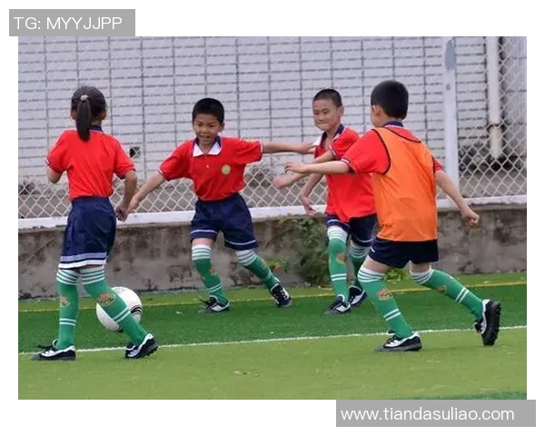 足球小助教助力青少年成长培养足球梦想与团队精神