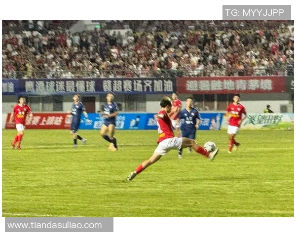 足球高清剪辑带你领略精彩瞬间尽享比赛激情与技术之美